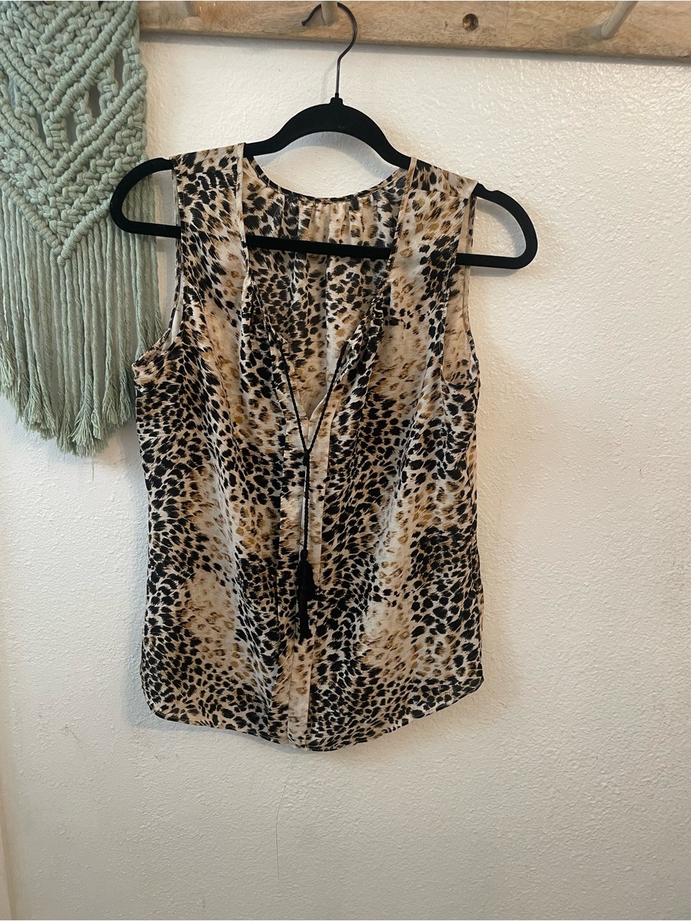 Daniel Rainn Sleeveless Leopard Print V-Neck Blouse in Tan and Black